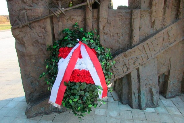 Австрийская делегация почтила память погибших в Тростенце