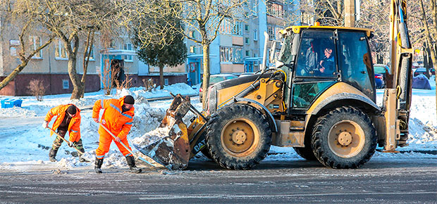 С улично-дорожной сети Заводского района убрано более 19,3 тыс. кубометров снега.