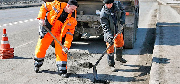 С начала года ямочный ремонт проведен более чем на 2,6 тыс. кв. м дорог Заводского района.