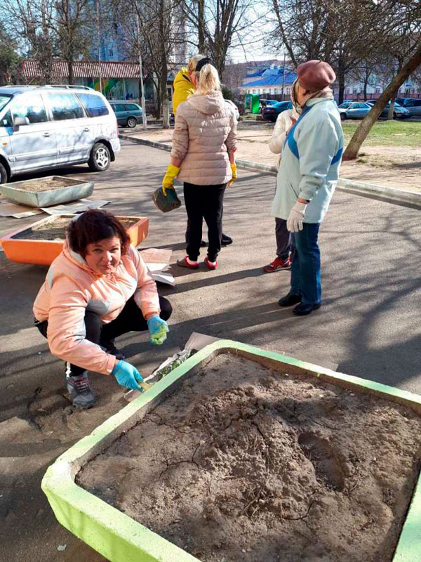 Субботник на территории общежития КУП «Минскхлебпром» (ул. Ангарская, 2/1)