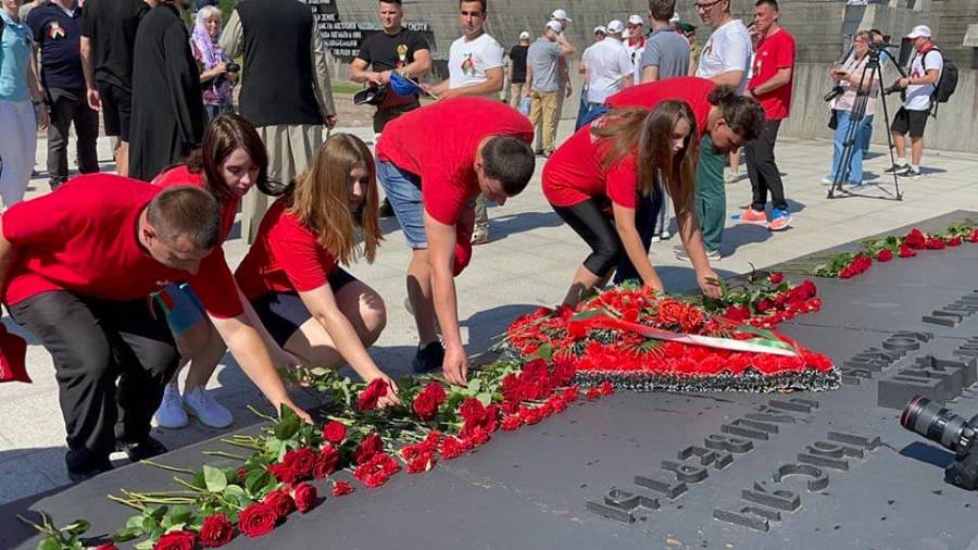 РЕКОНСТРУКЦИЯ МЕМОРИАЛЬНОГО КОМПЛЕКСА «ХАТЫНЬ» — ДЕЛО РУК МОЛОДЕЖИ