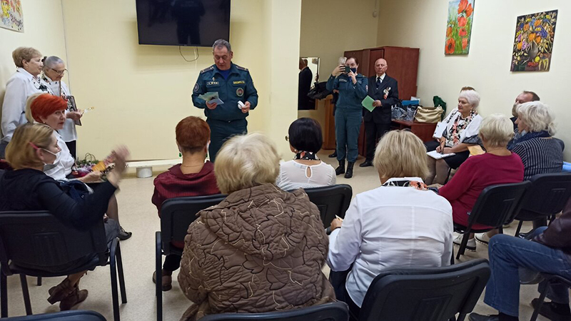 С заботой и вниманием к пожилым людям!