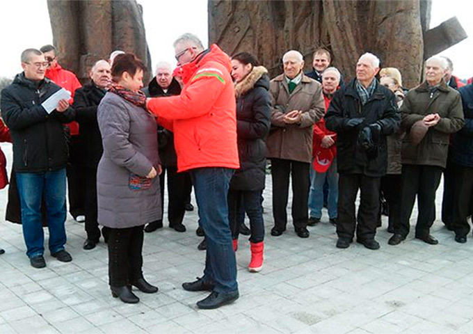 Флору мемориального комплекса «Тростенец» сегодня пополнили 70 молодых елей