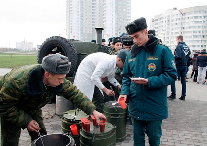 Флору мемориального комплекса «Тростенец» сегодня пополнили 70 молодых елей