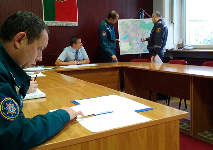 Сегодня в Заводском районе г.Минска состоялись командно-штабные учения с администрацией Заводского района г.Минска на тему: «Выброс аммиака на ГП «Молочный гостинец». Практическая часть учения проходили в УЗ «22-я городская поликлиника»