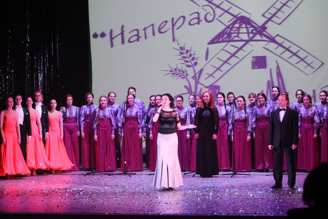 В Заводском районе г.Минска 10 декабря 2016 года гала-концертом «Наперад за вятрамі часу…» завершился районный тур фестиваля народного творчества «Сузорье – 2016»