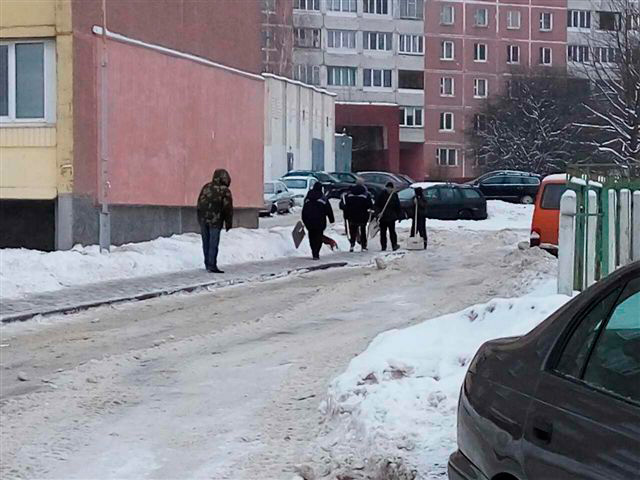 Уборка снега в Заводском районе г.Минска.