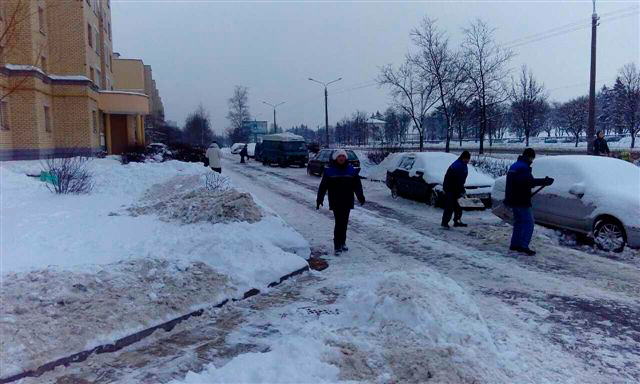 Уборка снега в Заводском районе г.Минска.
