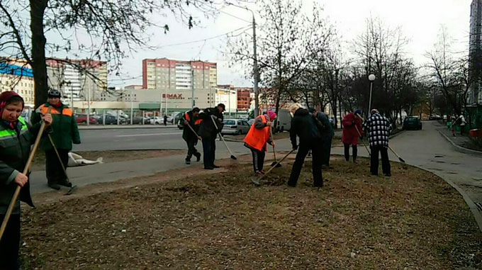 Сразу несколько субботников провели в заводском районе