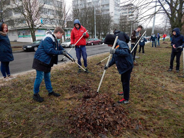 В заводском районе прошел субботник в рамках месячника 