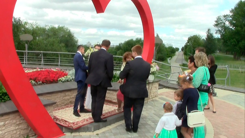 торжественная церемония регистрации брака в парке «900-летия имени города Минска».