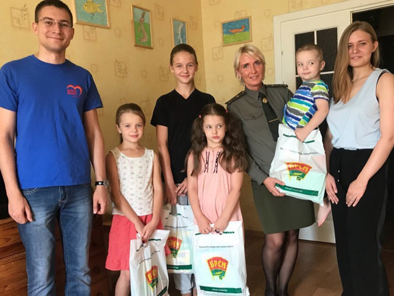 В Заводском районе проходит акция «В школу с Добрым Сердцем»