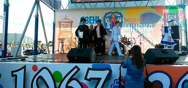 Отмечаем праздник вместе