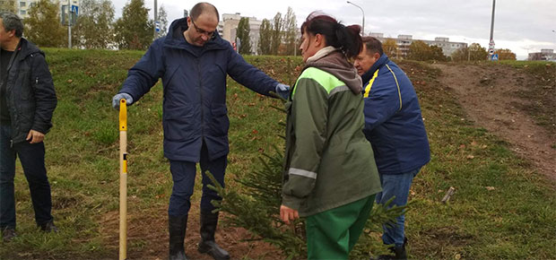 В мемориальном комплексе «Тростенец» прошел субботник.