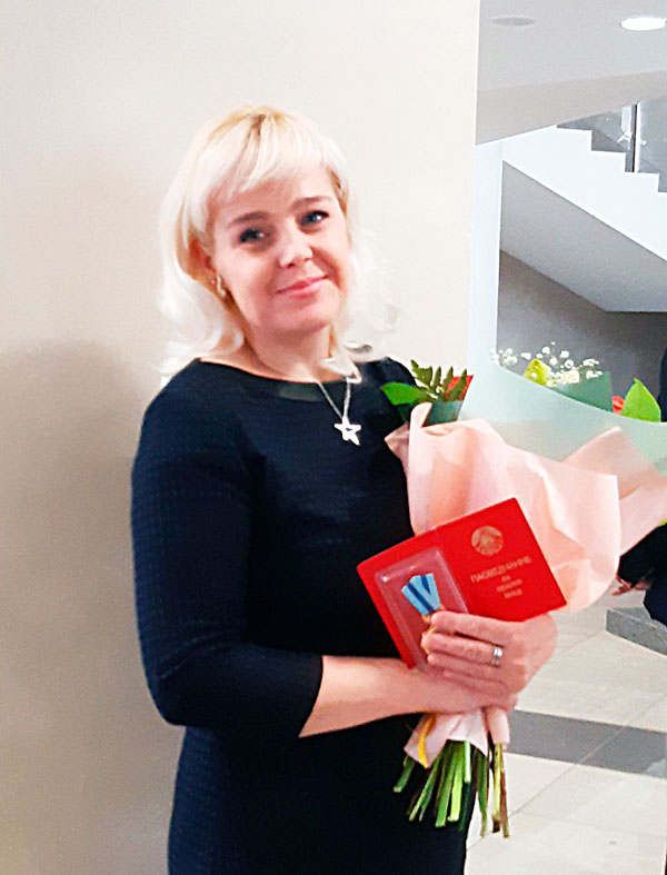 Еще одна многодетная мама из Заводского района стала обладательницей ордена Матери.