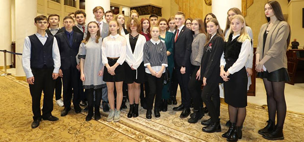 В Заводском районе «Белая Русь» организовала октябрьское заседание Школьной лиги молодых избирателей в Палате представителей Национального собрания Республики Беларусь.