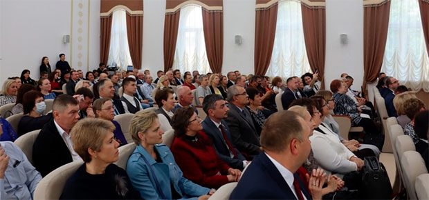 Заводской район отметил День города награждением лучших работников предприятий, организаций, учреждений, общежитий. Фоторепортаж.