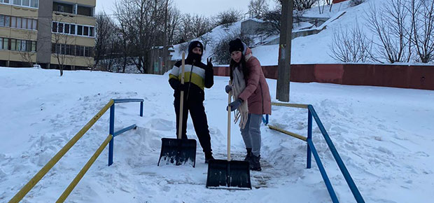 В Заводском районе борьбу со снегом вели свыше 1 300 человек и более 64 единиц спецтехники.