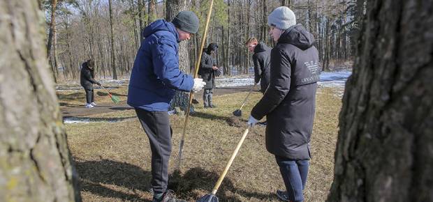 В Заводском районе навели порядок на территории мемориального комплекса «Тростенец».