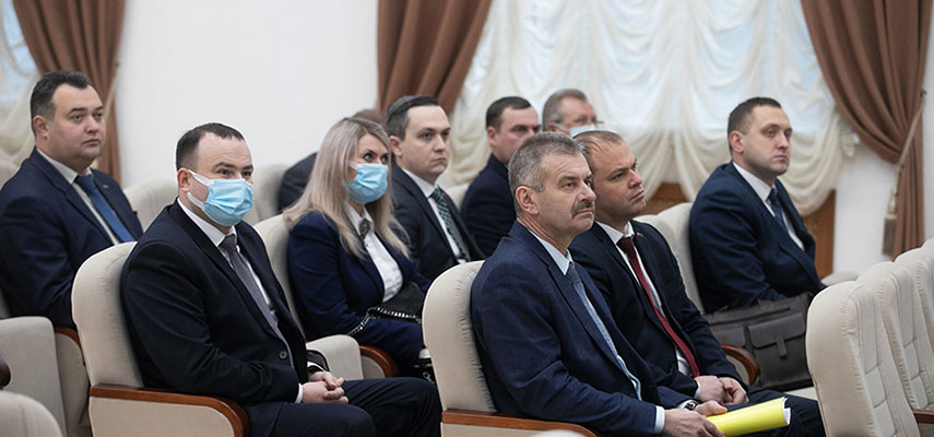 Семинар по работе службы «Одно окно» провели в администрации Заводского района.