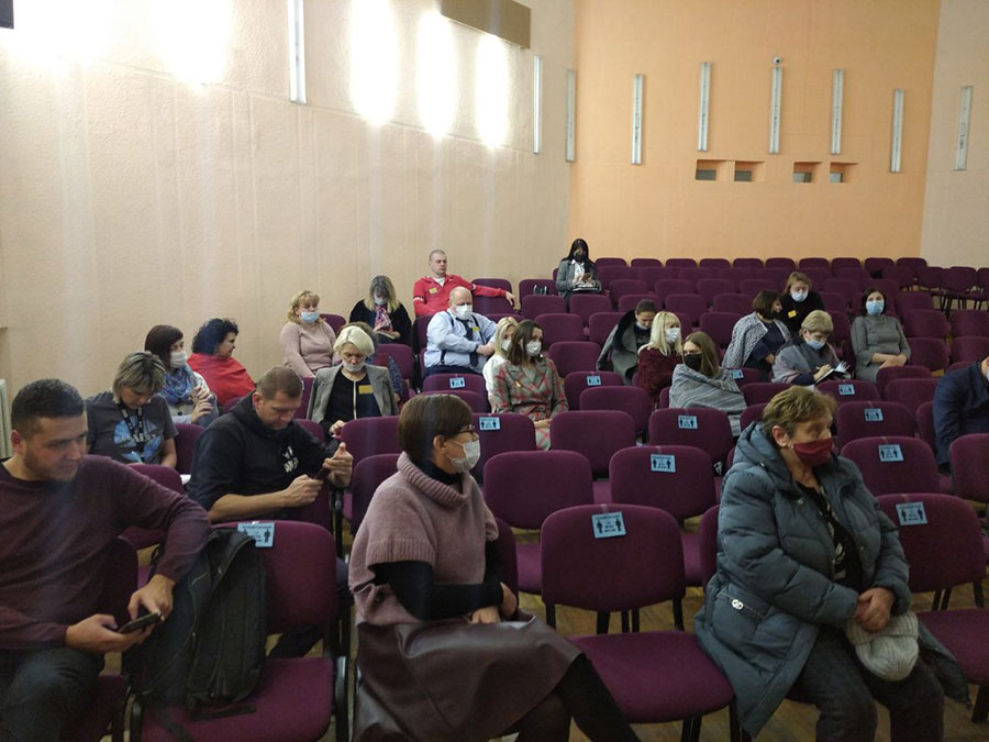 В трудовом коллективе государственного учреждения образования «Гимназия №21 г.Минска» состоялся диалог по проекту изменений и дополнений Конституции Республики Беларусь.