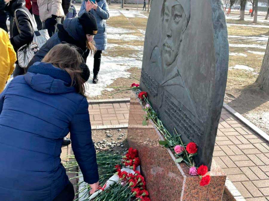 В Заводском районе прошел митинг памяти, посвященный Дню защитников Отечества и Вооруженных Сил