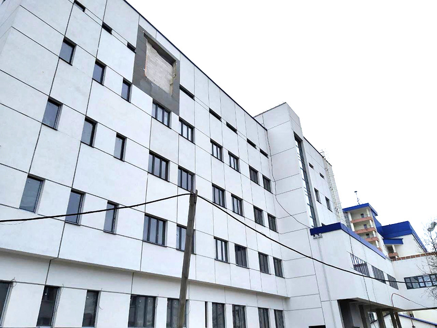 Реконструкция 5-й больницы продолжается. В «Минскстрое» рассказали подробности