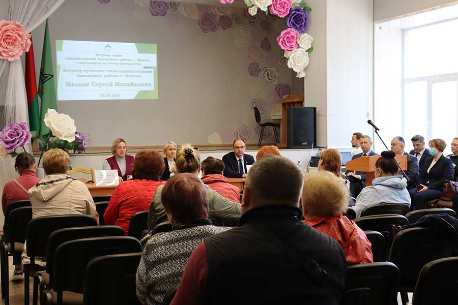 Глава Заводского района встретился с населением жилого района Сосны