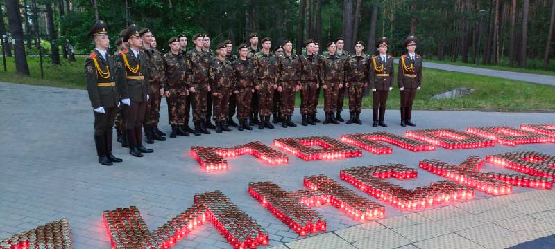 Зажгли 3,5 тыс. лампад. В мемориальном комплексе «Благовщина» прошел митинг-реквием «Молодежь помнит!»