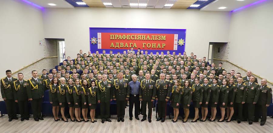 «Вы должны быть преданы своей стране»: Синявский поздравил выпускников Университета гражданской защиты МЧС