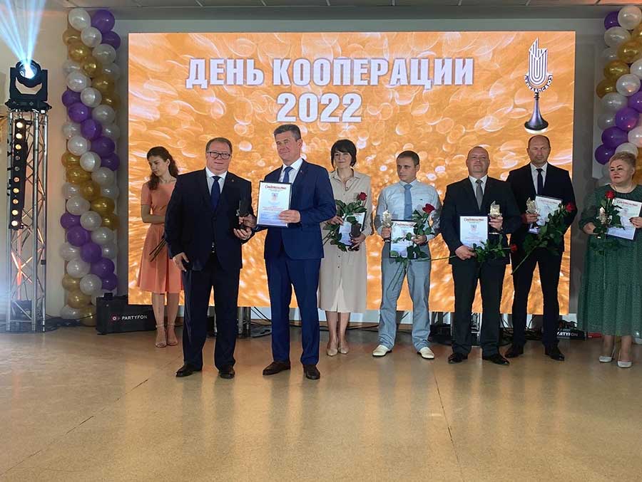 Коллективу Минского филиала учреждения образования «Белорусский торгово - экономический университет» присуждена награда «Почетный знак» по итогам работы за 2021 год