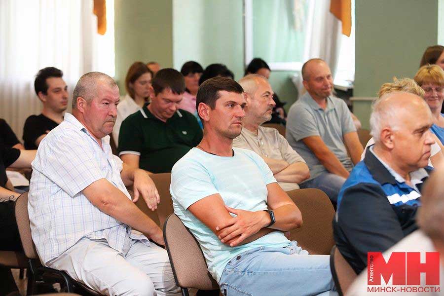 В трудовом коллективе «Автобусного парка № 6» обсудили проблемы брака и семьи