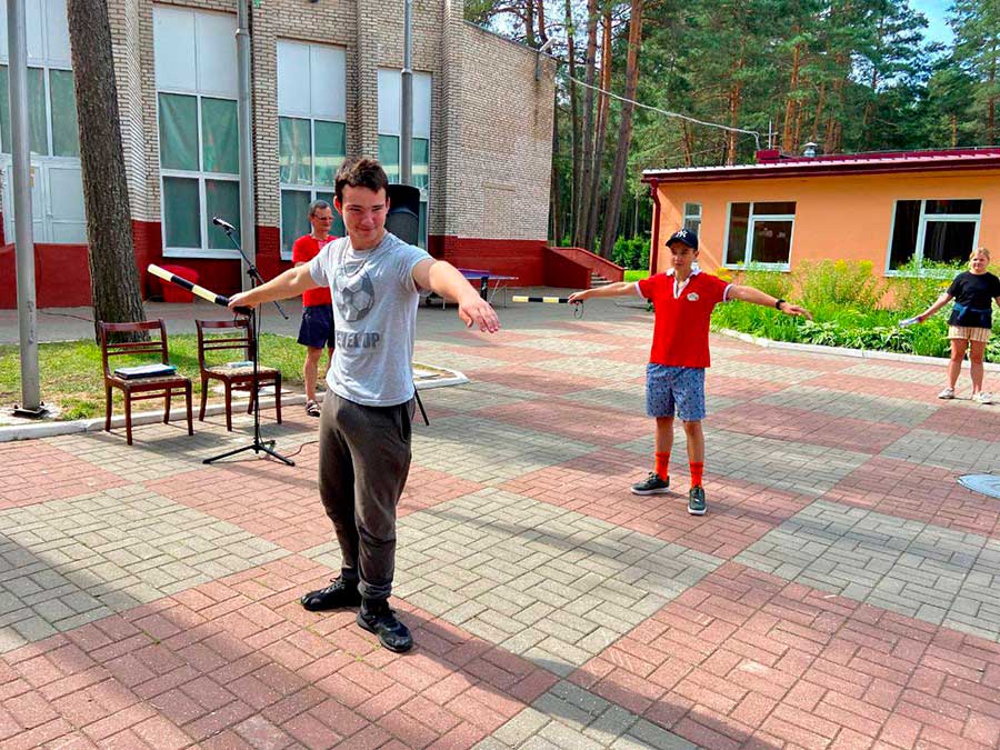 Фотофакт: столичные милиционеры побывали в детском оздоровительном лагере «Смена»
