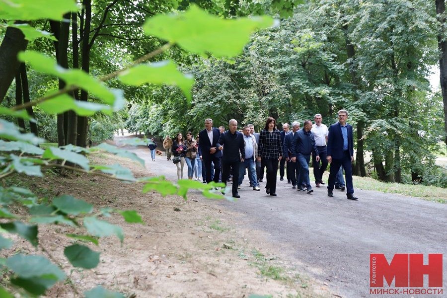 Новые зоны отдыха, обустроенные в столице ко Дню города, проинспектировали Н. Кочанова и В. Кухарев