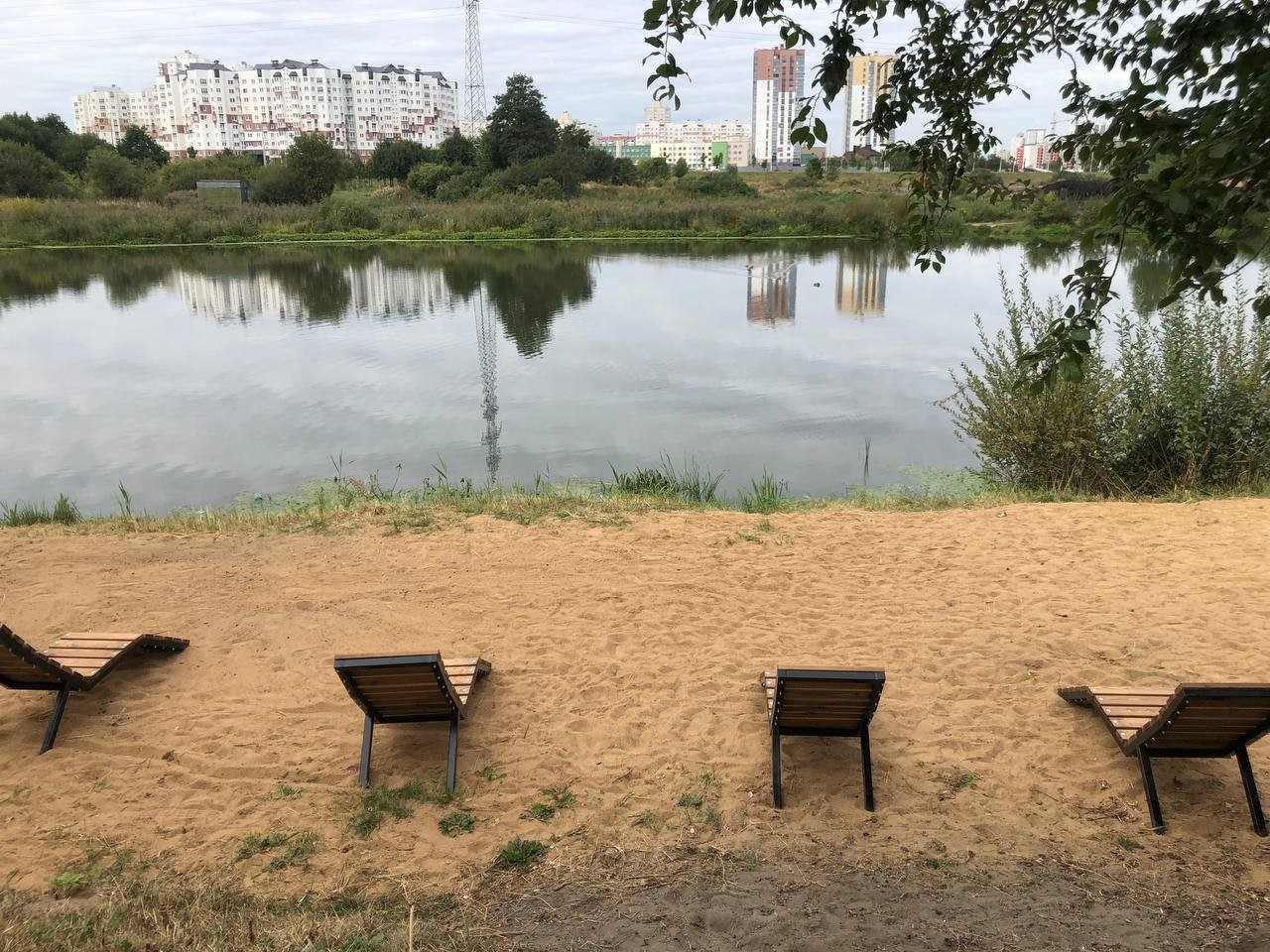 Новые зоны отдыха, обустроенные в столице ко Дню города, проинспектировали Н. Кочанова и В. Кухарев
