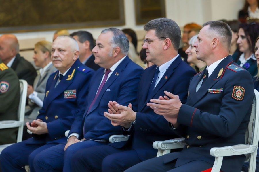 Минчан, проявивших себя в охране правопорядка и профилактике правонарушений, чествовали в ратуше