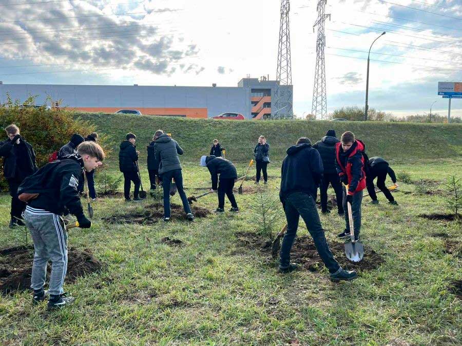 Более 1 400 человек приняли участие в субботниках на территории Заводского района
