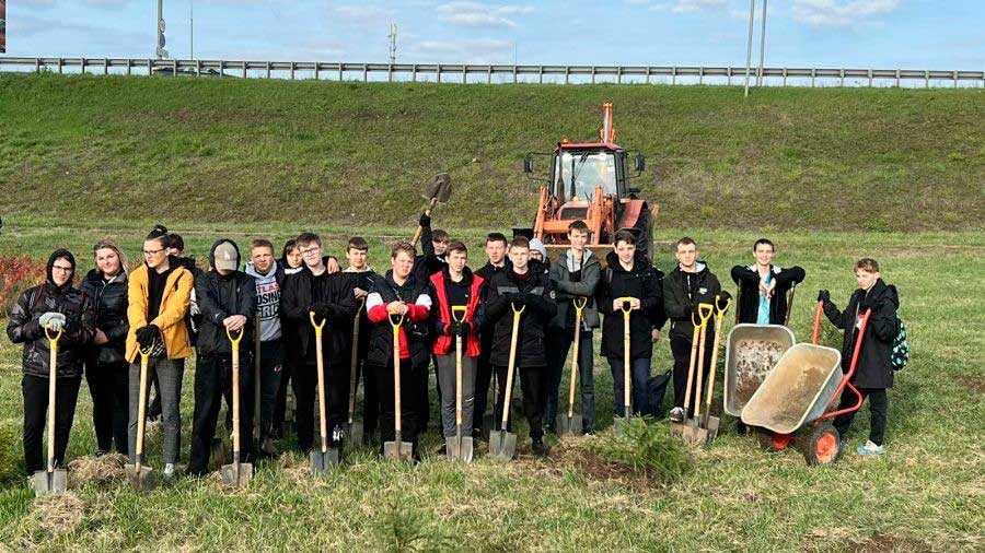 Более 1 400 человек приняли участие в субботниках на территории Заводского района