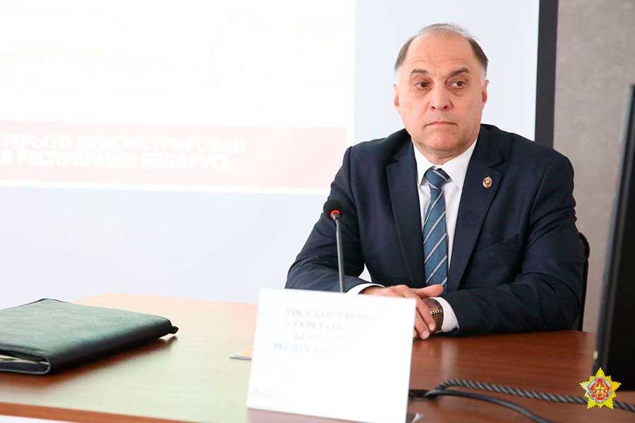 На Минском заводе колёсных тягачей прошла встреча трудового коллектива завода с руководителями силовых ведомств страны