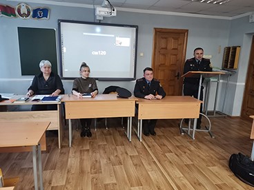 В МГПЛ №9 автомобилестроения прошла диалоговая площадка на тему «Профилактика преступлений против половой неприкосновенности в отношении несовершеннолетних»