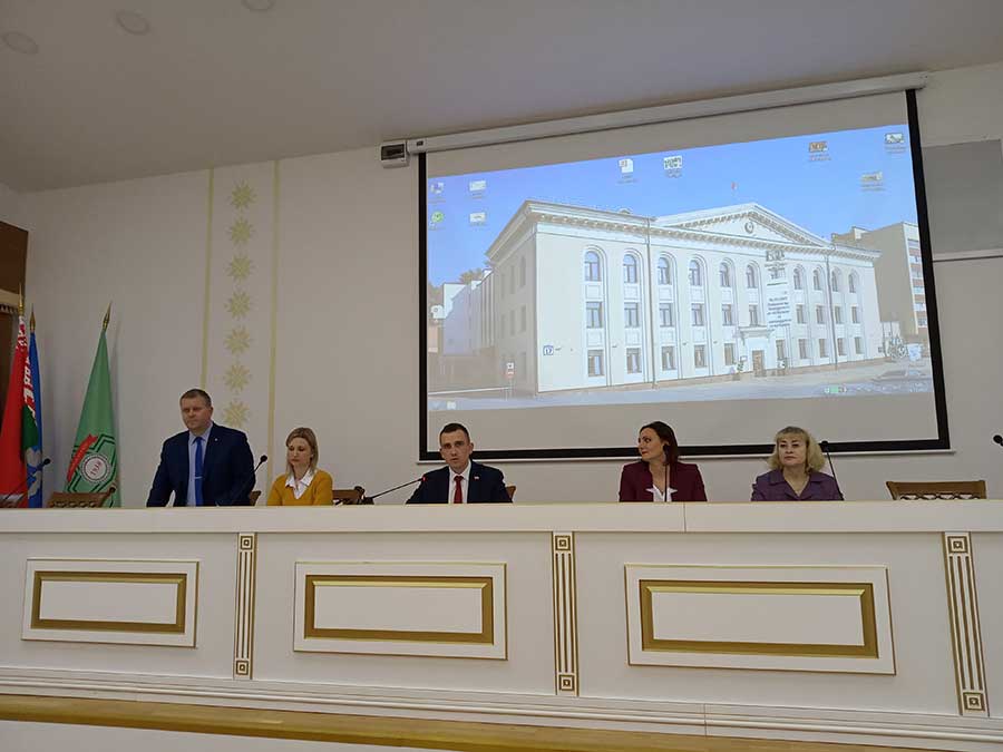 В администрации Заводского района г.Минска 16 декабря 2022 года прошел семинар-практикум по охране труда «Практика применения законодательства Республики Беларусь об охране труда» с выставкой специальной одежды, спецобуви и средств индивидуальной защиты.