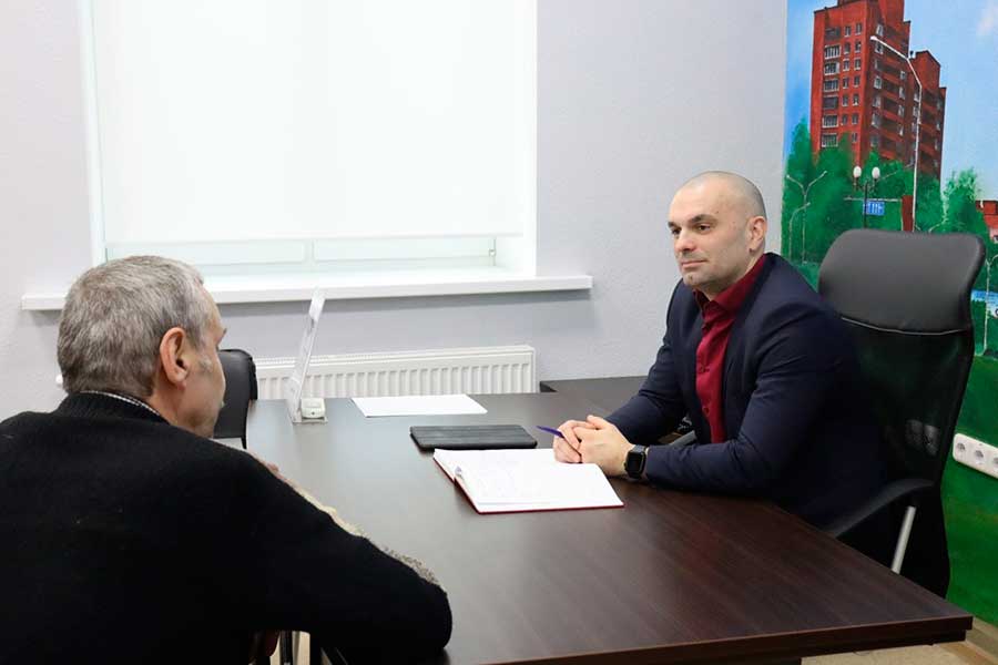 Вопрос по лифтам 21-й поликлиники уже решается. В Заводском районе проходит День депутата