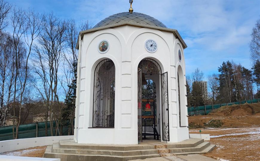 В Заводском районе торжественно открыли и освятили часовню с колокольней