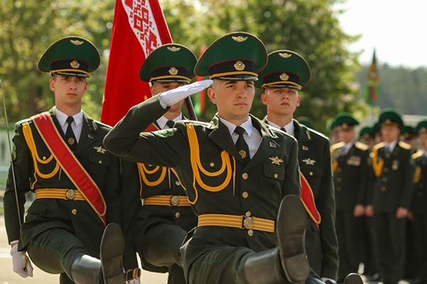 Военнослужащие роты Почётного караула органов пограничной службы! Сердечно поздравляем вас с вашим профессиональным праздником!