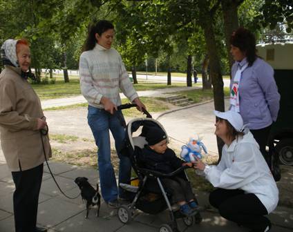Поздравление жителей микрорайона «Сосны» с Международным Днем Защиты детей