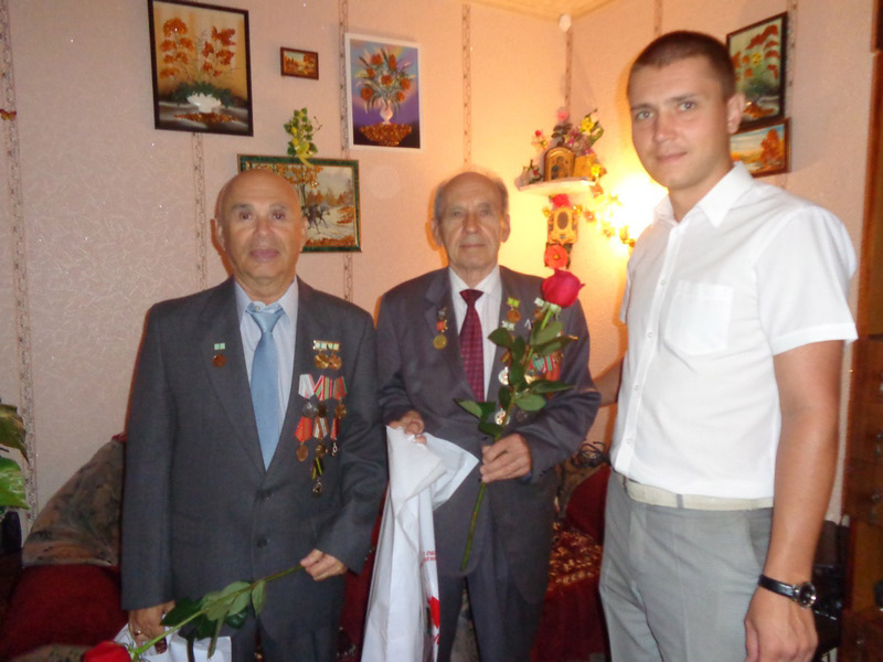 ЗАВОДСКАЯ ОРГАНИЗАЦИЯ СТОЛИЦЫ ЧЕСТВУЕТ БЛОКАДНИКОВ ЛЕНИНГРАДА