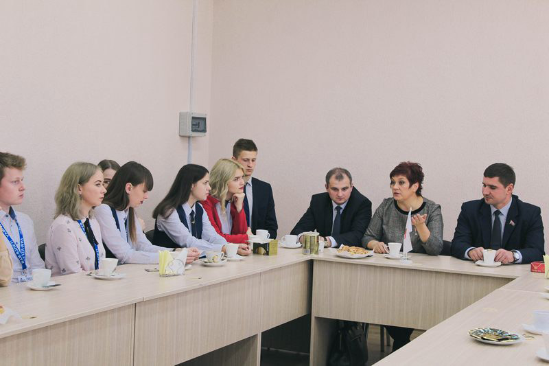 12 октября 2018 года в УО «Белорусская государственная академия авиации» стартовал проект «Школа лидера», организованный совместно с Заводской районной организацией РОО «Белая Русь» в рамках акции «Будущее с Белой Русью».