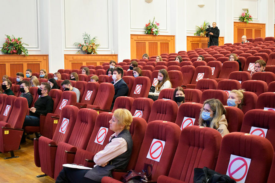 ЭКСПЕРТЫ, «БЕЛАЯ РУСЬ», СТУДЕНТЫ-ПОЛИТОЛОГИ ПОРАССУЖДАЛИ О РОЛИ ОКТЯБРЬСКОЙ РЕВОЛЮЦИИ