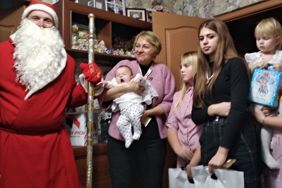 ПРАЗДНИК К НАМ ПРИХОДИТ…