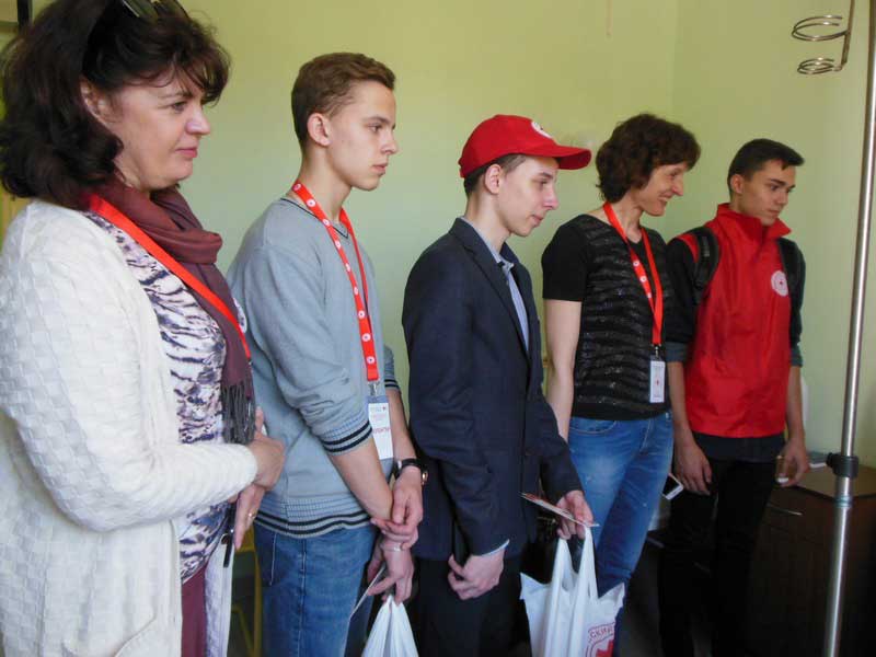 У волонтеров Заводской РО БОКК стало доброй традицией поздравлять участников Великой Отечественной Войны в канун праздников. 